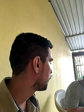 Snapshot of EnriquePersian197 chatting on 10-18-25, 01:23 EnriquePersian197 online show from 10-18-25, 01:23