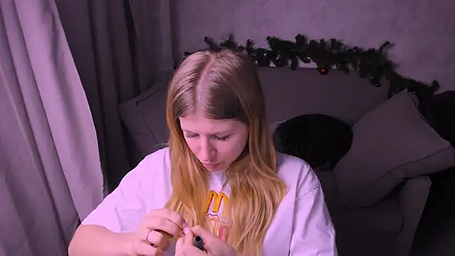 Snapshot of kirraa_ chatting on 12-27-24, 10:37 kirraa online show from 12-27-24, 10:37