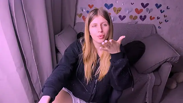 Snapshot of kirraa_ chatting on 02-15-25, 07:39 kirraa online show from 02-15-25, 07:39