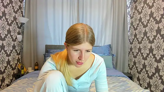 Snapshot of kirraa_ chatting on 09-27-25, 12:10 kirraa online show from 09-27-25, 12:10