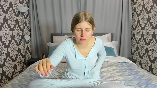 Snapshot of kirraa_ chatting on 10-07-25, 04:15 kirraa online show from 10-07-25, 04:15