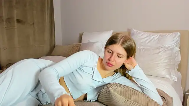 Snapshot of kirraa_ chatting on 11-21-25, 07:34 kirraa online show from 11-21-25, 07:34