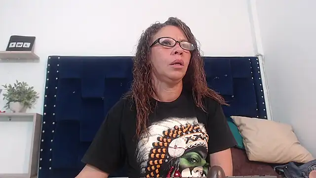 ARTEMIZA LOVE  online show from 02-18-25, 03:10
