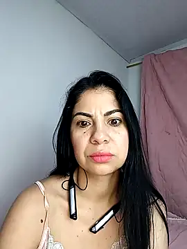 saralunabella online show from 12-22-24, 04:17