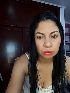 saralunabella online show from 01-08-25, 04:44