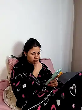 saralunabella online show from 01-25-25, 04:56
