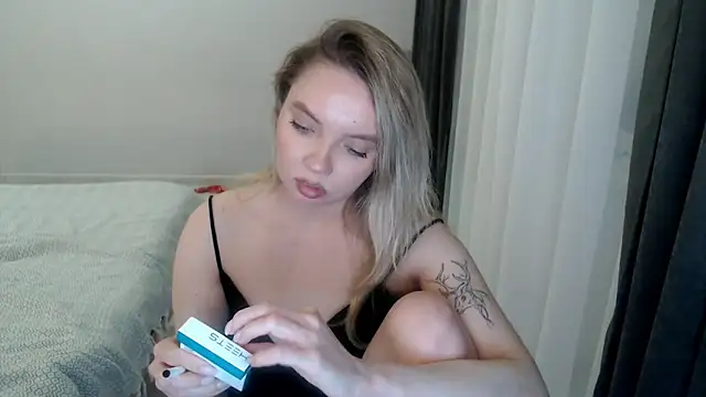 Snapshot of PolinaXXXJones chatting on 02-11-25, 06:44 PolinaXXXJones online show from 02-11-25, 06:44