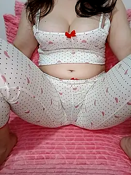 Snapshot of Sabrina-Sex chatting on 10-04-25, 10:19 Sabrina-Sex online show from 10-04-25, 10:19