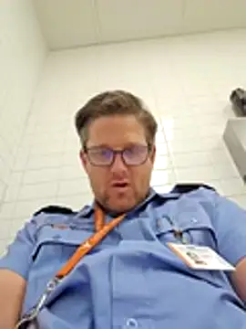 Snapshot of mneuert@xh chatting on 02-18-26, 04:25 mneuertxh online show from 02-18-26, 04:25