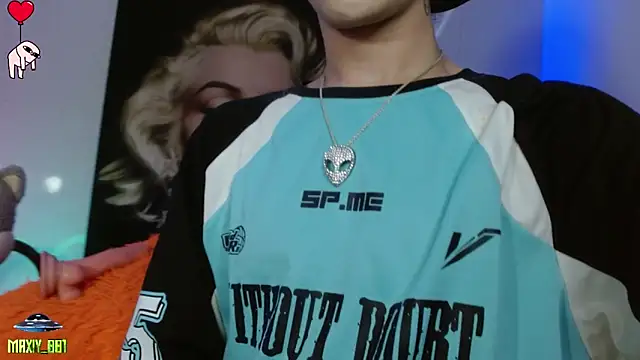 maxiy 001 online show from 01-25-25, 03:51