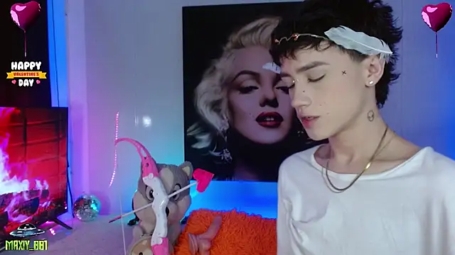 maxiy 001 online show from 02-16-25, 03:58