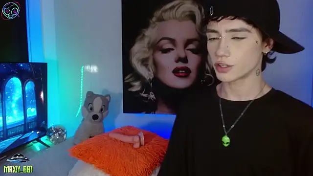 maxiy 001 online show from 09-20-25, 03:40