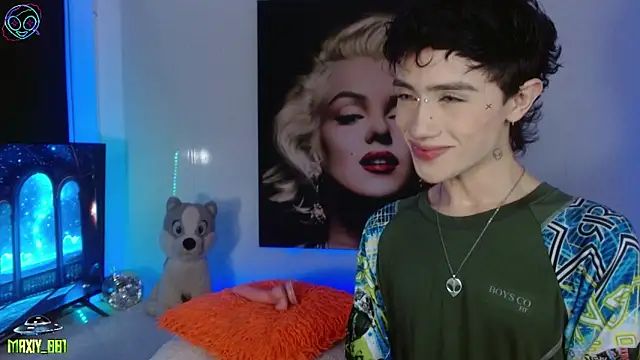 maxiy 001 online show from 09-24-25, 03:32