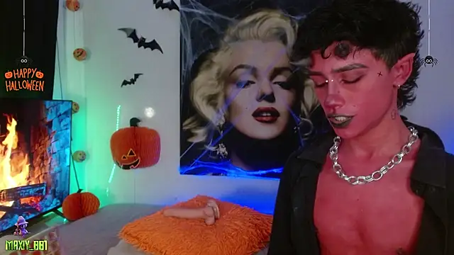 maxiy 001 online show from 10-25-25, 04:31