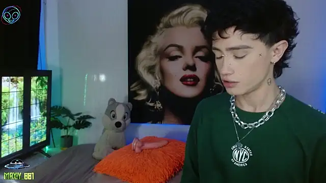 maxiy 001 online show from 11-16-25, 05:35