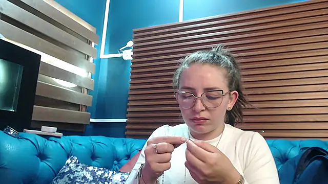 Snapshot of _isaabellaa chatting on 02-17-25, 05:43 isaabellaa online show from 02-17-25, 05:43
