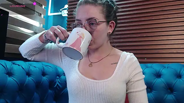 Snapshot of _isaabellaa chatting on 02-18-25, 02:27 isaabellaa online show from 02-18-25, 02:27
