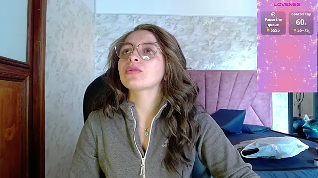 Snapshot of _isaabellaa chatting on 10-27-25, 02:10 isaabellaa online show from 10-27-25, 02:10