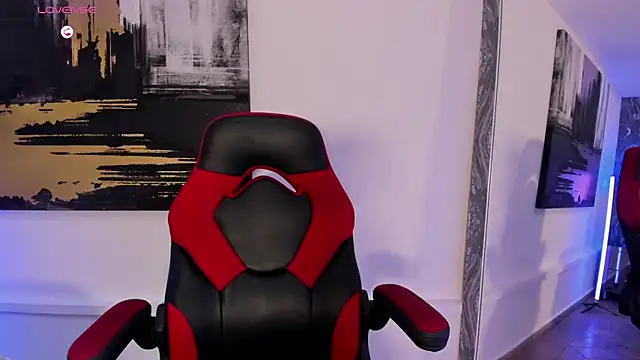 AriRobert  online show from 10-28-25, 04:27