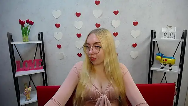 Snapshot of BeatriceFly chatting on 12-08-24, 03:24 BeatriceFly online show from 12-08-24, 03:24