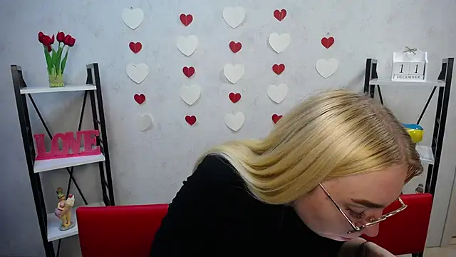 Snapshot of BeatriceFly chatting on 12-11-24, 04:09 BeatriceFly online show from 12-11-24, 04:09