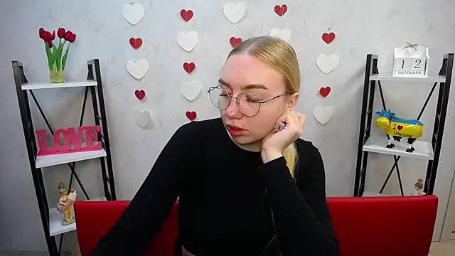 Snapshot of BeatriceFly chatting on 12-12-24, 06:03 BeatriceFly online show from 12-12-24, 06:03