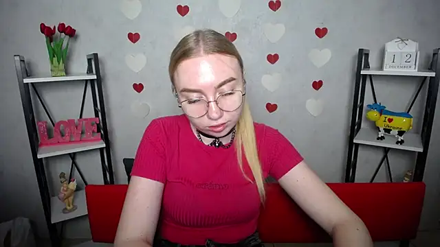 Snapshot of BeatriceFly chatting on 12-12-24, 09:08 BeatriceFly online show from 12-12-24, 09:08