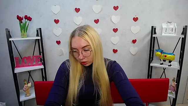 Snapshot of BeatriceFly chatting on 12-14-24, 09:29 BeatriceFly online show from 12-14-24, 09:29