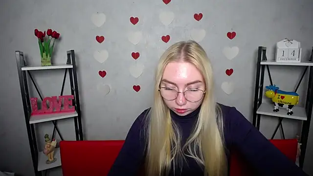 Snapshot of BeatriceFly chatting on 12-14-24, 12:33 BeatriceFly online show from 12-14-24, 12:33