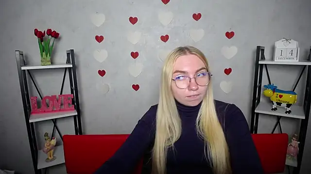 Snapshot of BeatriceFly chatting on 12-14-24, 03:36 BeatriceFly online show from 12-14-24, 03:36