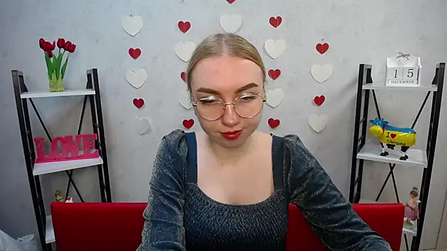 Snapshot of BeatriceFly chatting on 12-15-24, 10:50 BeatriceFly online show from 12-15-24, 10:50