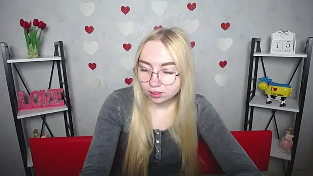 Snapshot of BeatriceFly chatting on 12-16-24, 06:10 BeatriceFly online show from 12-16-24, 06:10