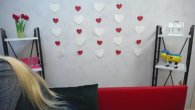 Snapshot of BeatriceFly chatting on 12-16-24, 09:14 BeatriceFly online show from 12-16-24, 09:14