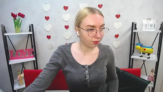 Snapshot of BeatriceFly chatting on 12-18-24, 03:22 BeatriceFly online show from 12-18-24, 03:22