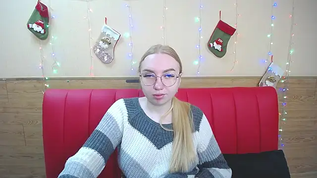 Snapshot of BeatriceFly chatting on 12-28-24, 09:20 BeatriceFly online show from 12-28-24, 09:20