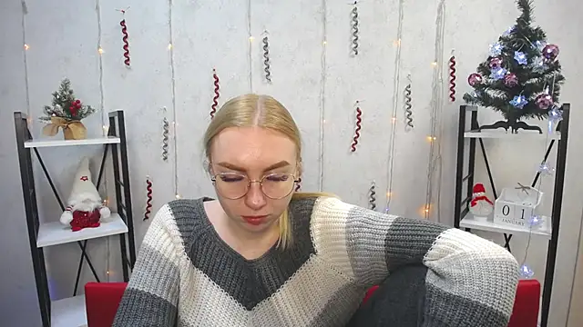 Snapshot of BeatriceFly chatting on 01-03-25, 03:22 BeatriceFly online show from 01-03-25, 03:22
