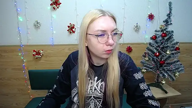 Snapshot of BeatriceFly chatting on 01-19-25, 06:09 BeatriceFly online show from 01-19-25, 06:09