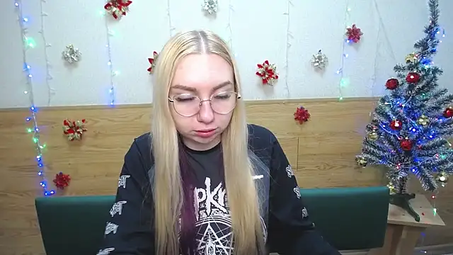 Snapshot of BeatriceFly chatting on 01-20-25, 06:21 BeatriceFly online show from 01-20-25, 06:21