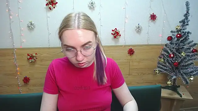 Snapshot of BeatriceFly chatting on 01-20-25, 04:01 BeatriceFly online show from 01-20-25, 04:01