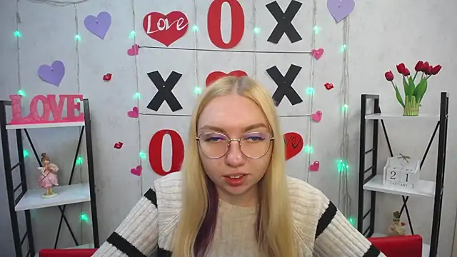 Snapshot of BeatriceFly chatting on 01-22-25, 10:18 BeatriceFly online show from 01-22-25, 10:18
