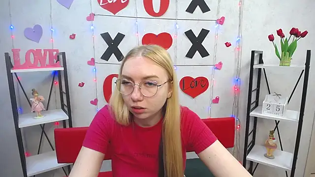 Snapshot of BeatriceFly chatting on 01-25-25, 01:41 BeatriceFly online show from 01-25-25, 01:41