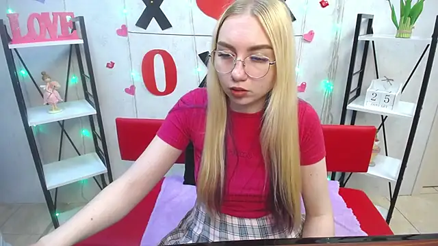 Snapshot of BeatriceFly chatting on 01-25-25, 04:46 BeatriceFly online show from 01-25-25, 04:46