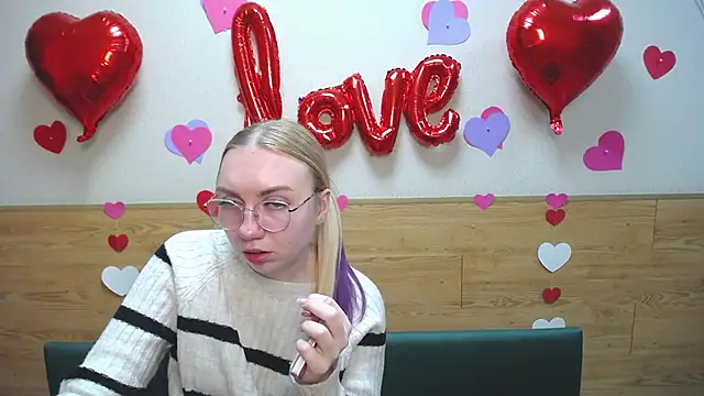 Snapshot of BeatriceFly chatting on 01-26-25, 04:30 BeatriceFly online show from 01-26-25, 04:30