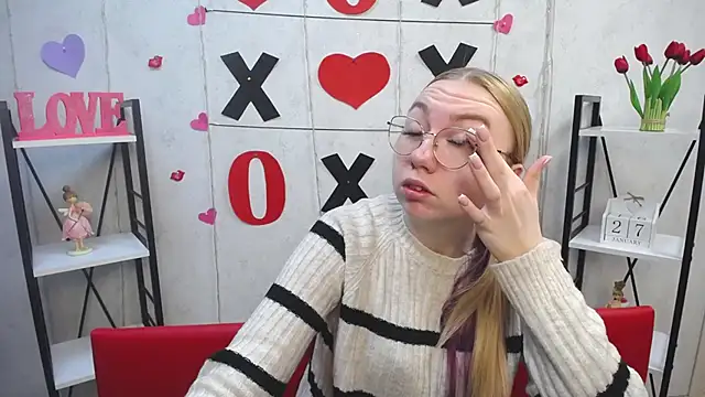 Snapshot of BeatriceFly chatting on 01-27-25, 09:34 BeatriceFly online show from 01-27-25, 09:34