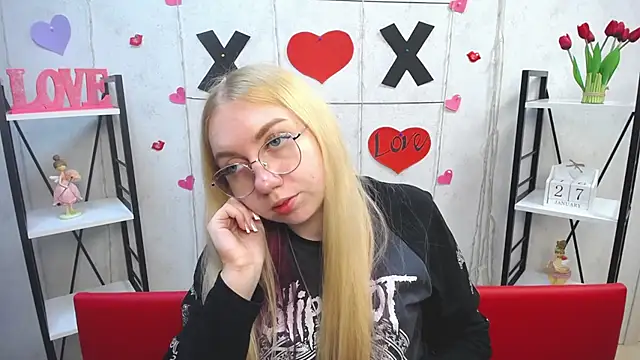 Snapshot of BeatriceFly chatting on 01-28-25, 02:21 BeatriceFly online show from 01-28-25, 02:21