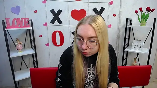 Snapshot of BeatriceFly chatting on 01-29-25, 12:13 BeatriceFly online show from 01-29-25, 12:13