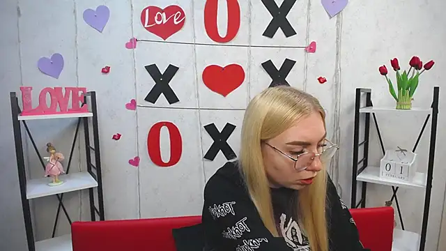 Snapshot of BeatriceFly chatting on 02-01-25, 01:41 BeatriceFly online show from 02-01-25, 01:41