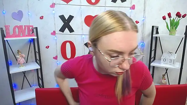 Snapshot of BeatriceFly chatting on 02-03-25, 09:19 BeatriceFly online show from 02-03-25, 09:19