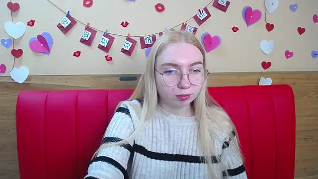 Snapshot of BeatriceFly chatting on 02-20-25, 12:15 BeatriceFly online show from 02-20-25, 12:15