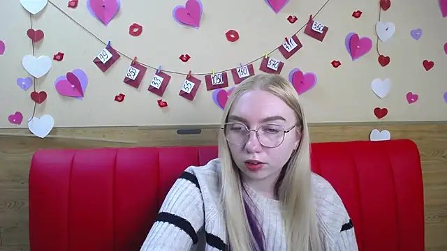 Snapshot of BeatriceFly chatting on 02-20-25, 03:19 BeatriceFly online show from 02-20-25, 03:19